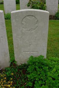 Etaples Military Cemetery - Feltis, R W